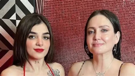 karely ruiz celia lora|El día que Karely Ruiz y Celia Lora bailaron en un video de TikTok